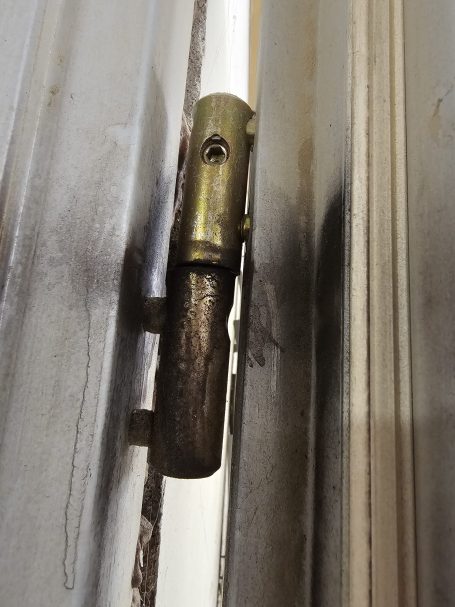 Türband mit Abriebspuren Türband mit starken Abriebspuren durch fehlende Türwartung